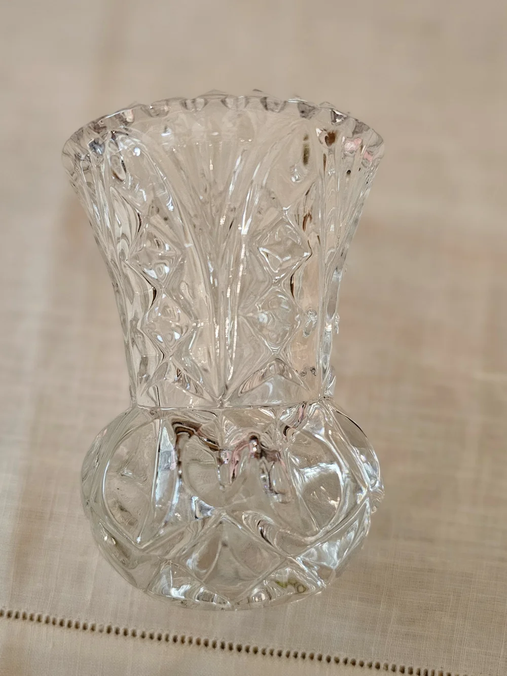 Vintage Princess House 24% Lead Crystal  Thistle-Shaped Bud Vase 3.75